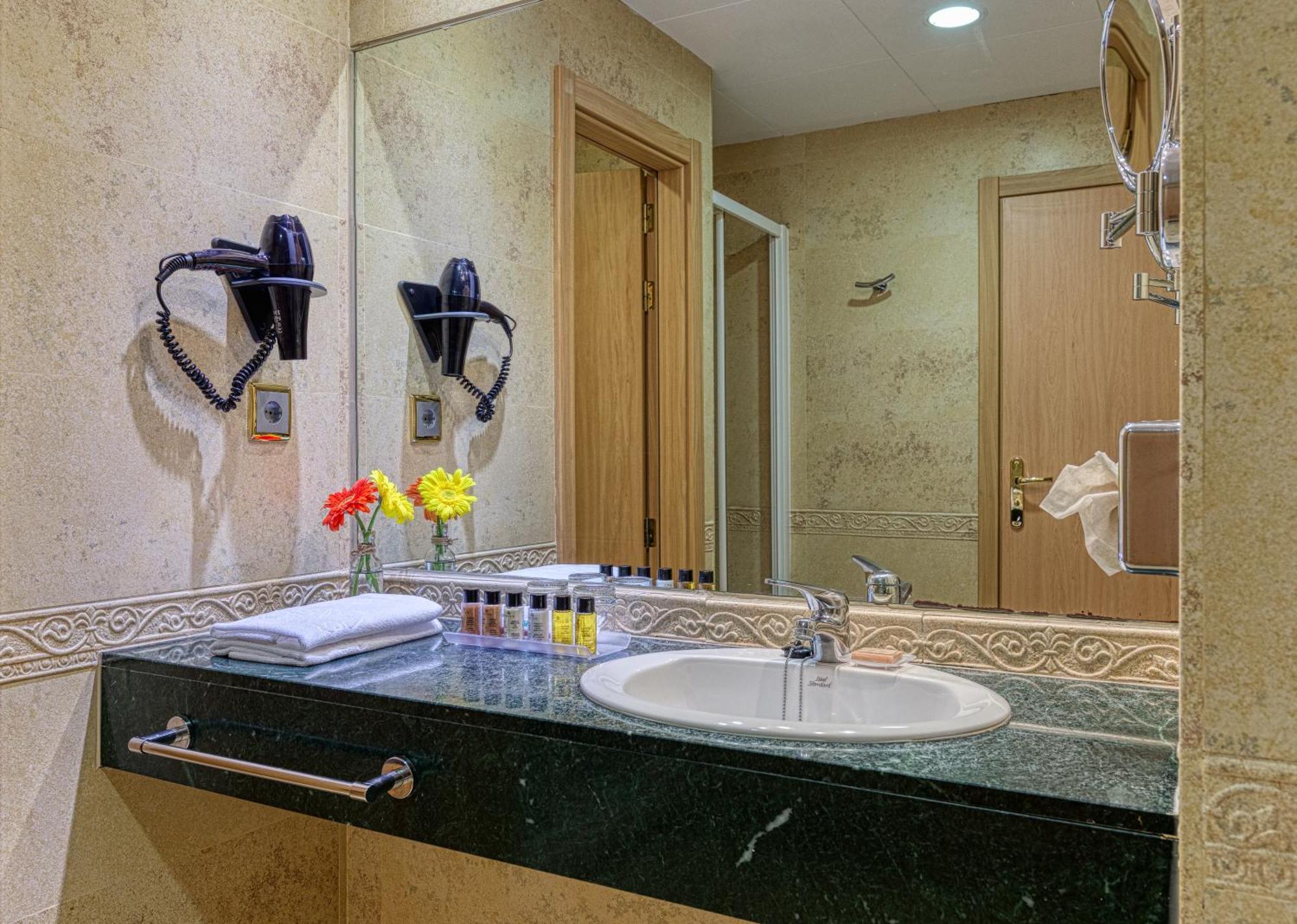 Single Room,1207799869:JPEG