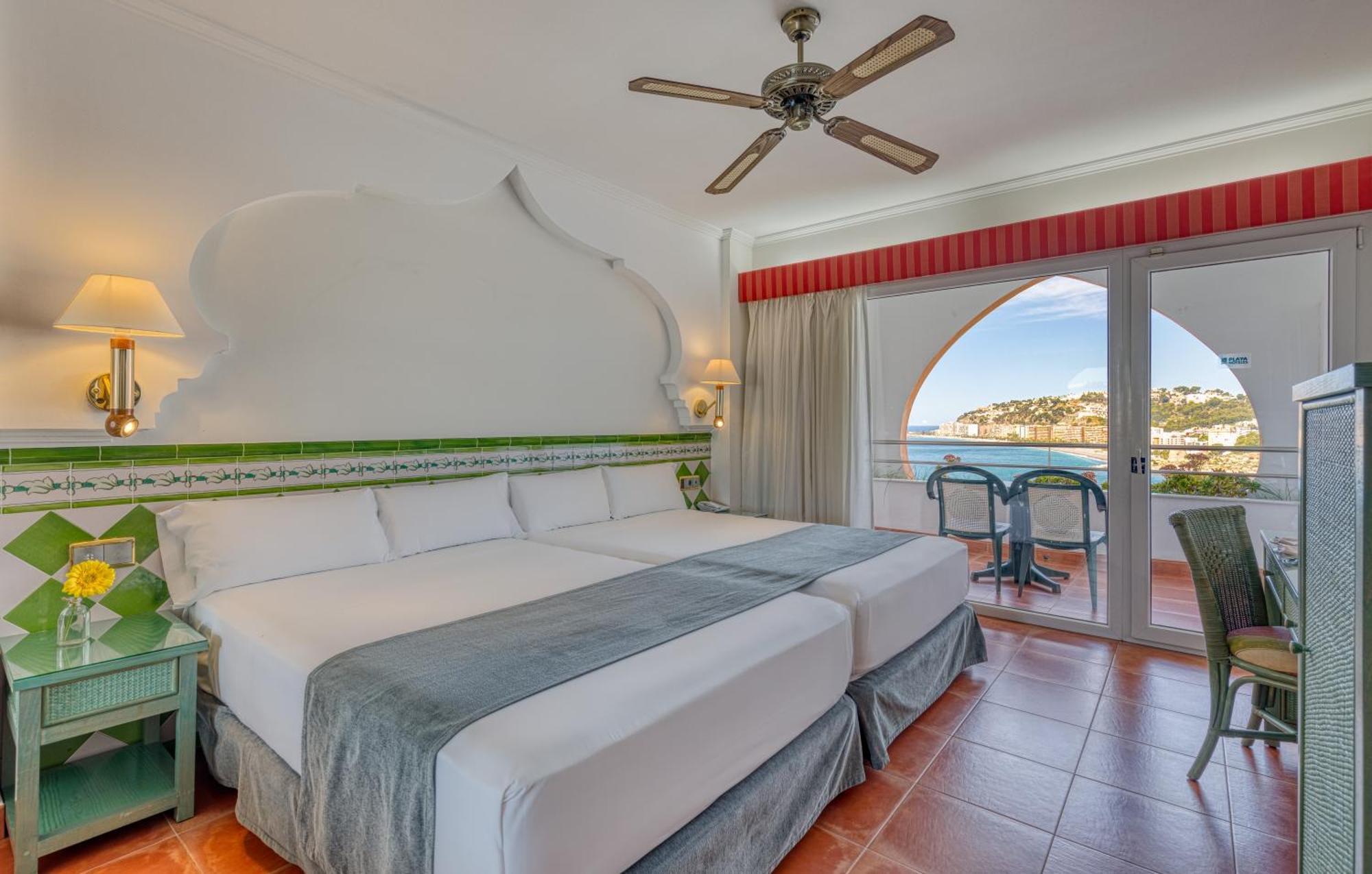 Standard Twin Room with Sea View,1168378438:JPEG